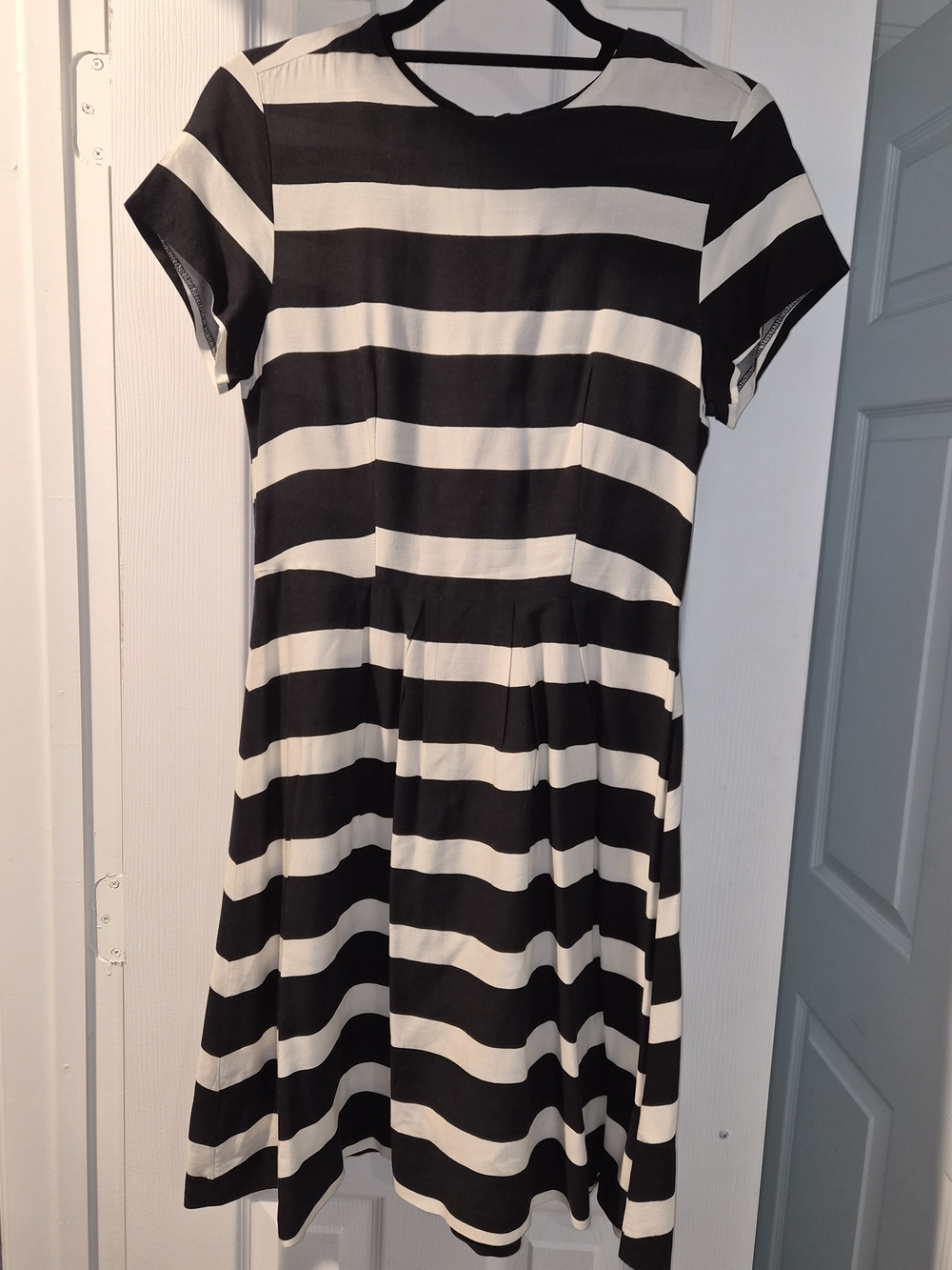 H&M Black and White Striped Short Sleeve Dress